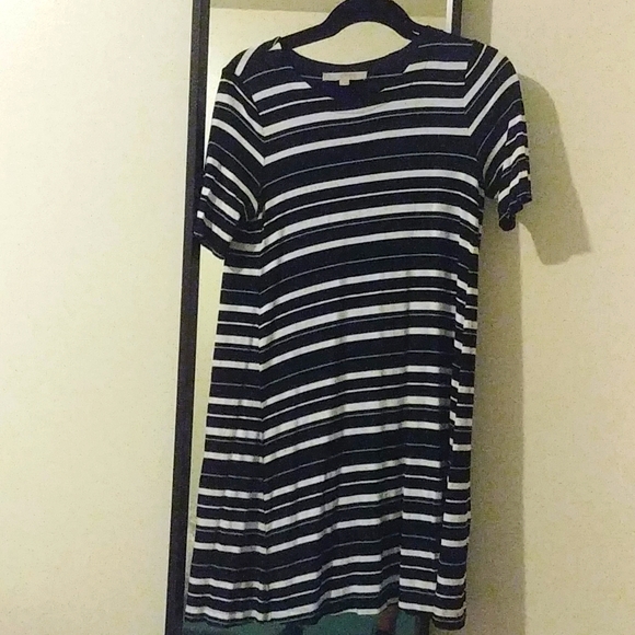 T-shirt dress - Picture 1 of 3